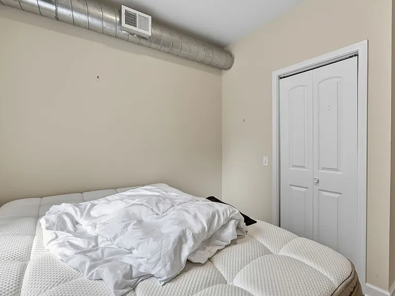 961 W Fletcher St #1 — Photo 25