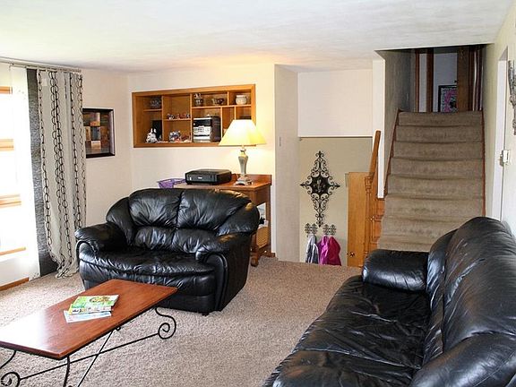 3rd image of 3241 Crestview Dr