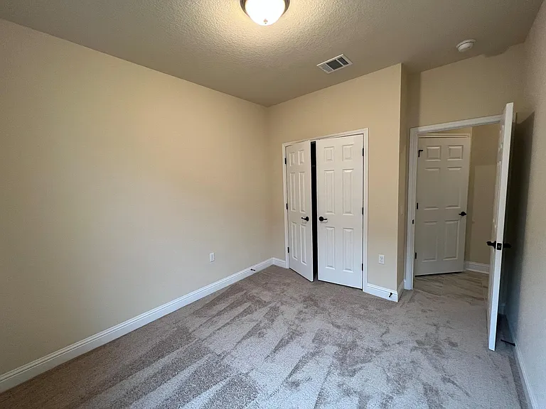 704 Falkland Trce — Photo 18