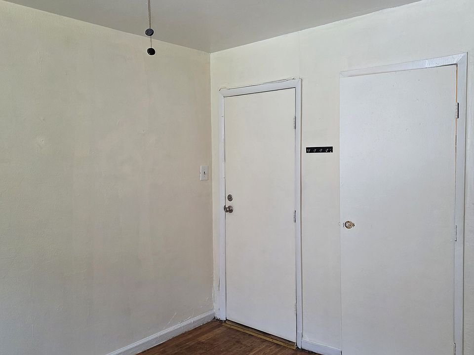 1st image of 3229 Eastchester Rd