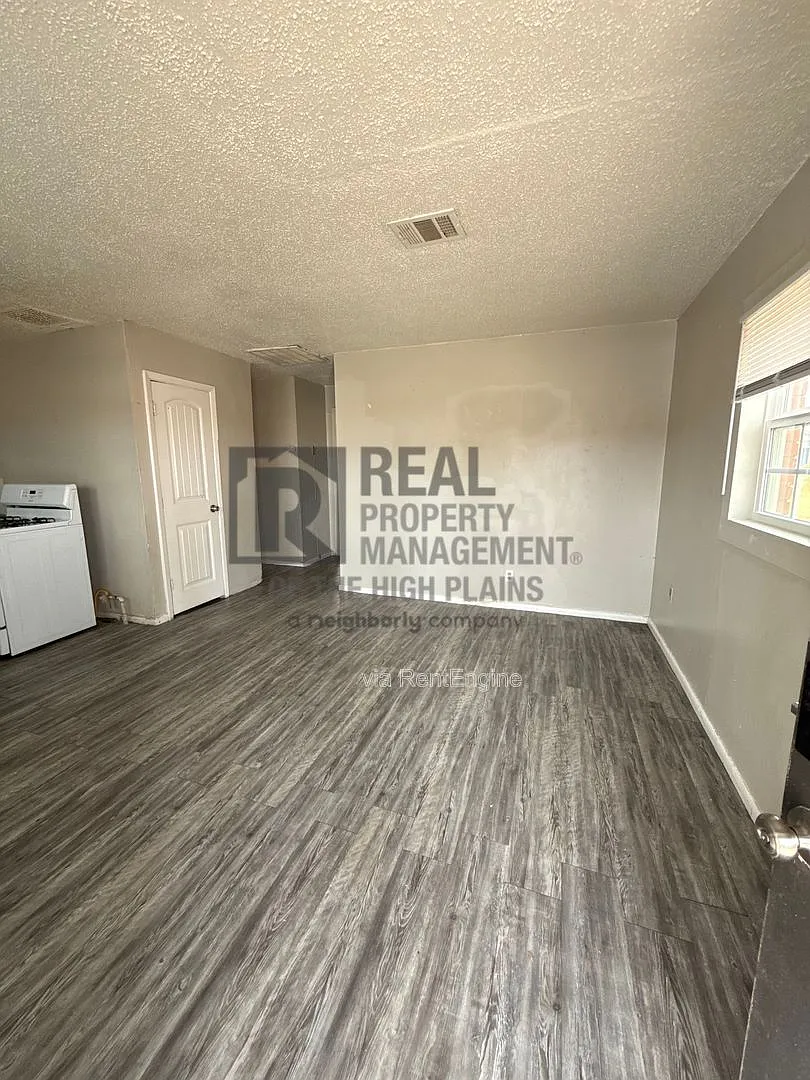 Building Photo - 1305 Evergreen St #C