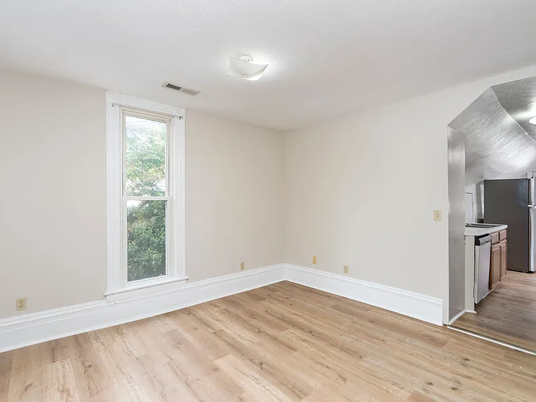 409 S Linden Ave #B — Photo 5