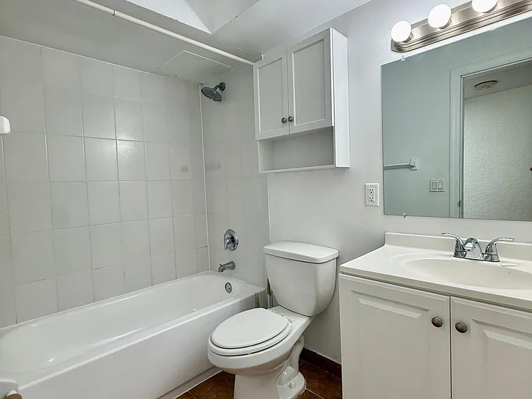 1671 NE 33rd St #3 — Photo 4