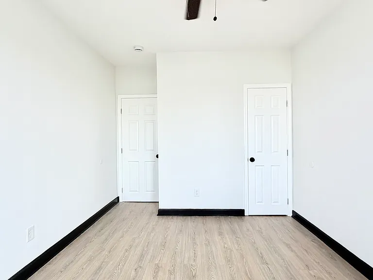 2525 W Lafayette Ave — Photo 16