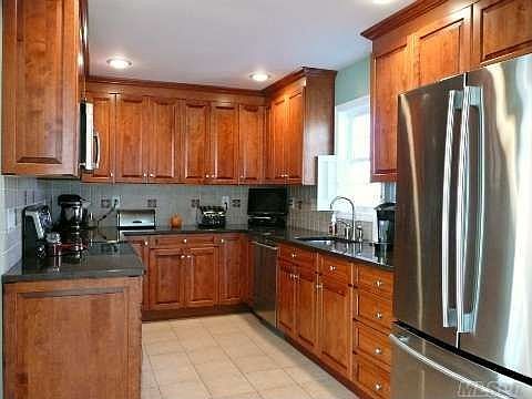 4th image of 233 Schoenfeld Blvd
