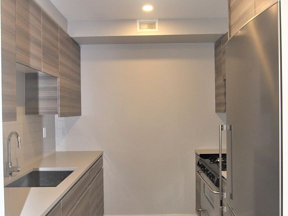 4th image of 482 Franklin Ave APT 1D