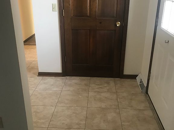 Front Foyer with Guest Close