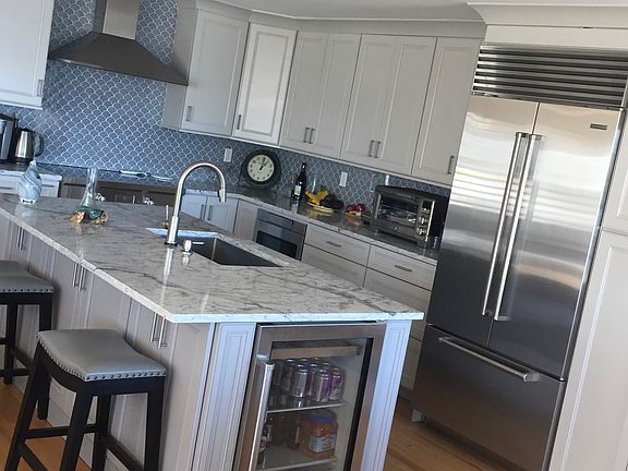 2nd image of 177 Holiday Blvd