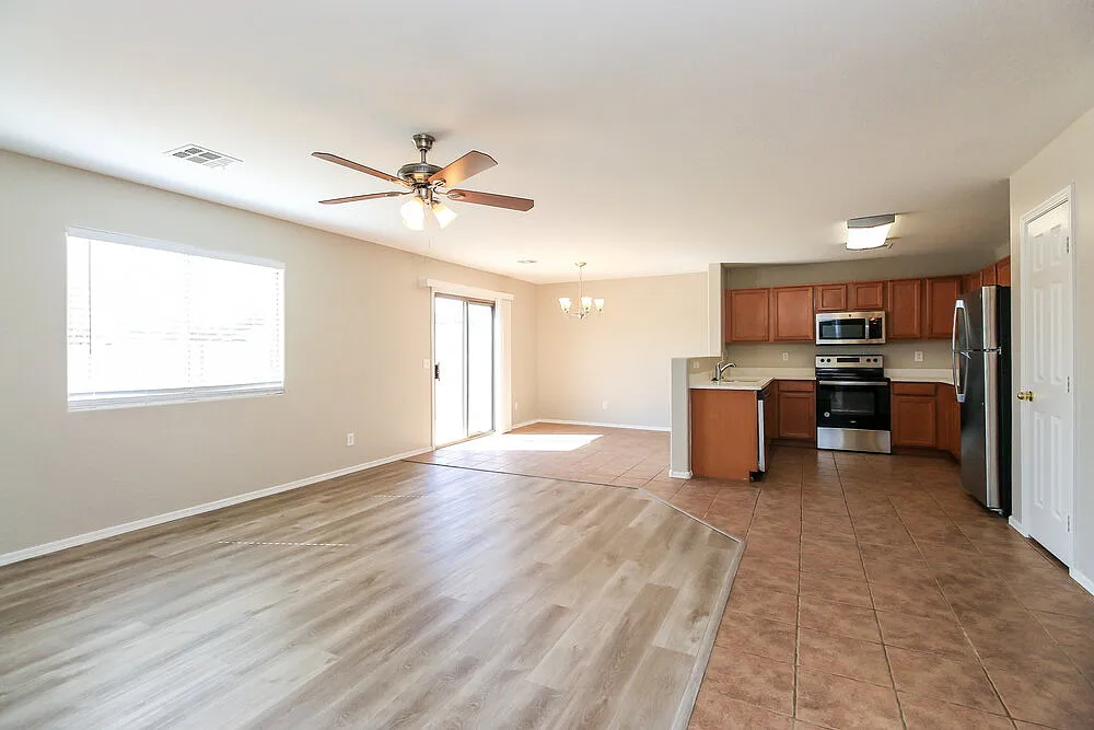 3 bed, 2.0 bath, 1388 sqft, $1,925 — Photo 4