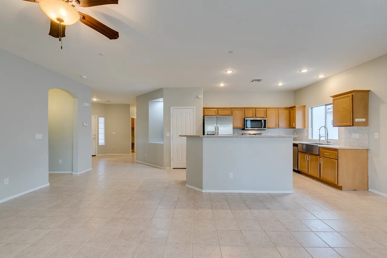 3 bed, 1622 sqft, $2,000 — Photo 3