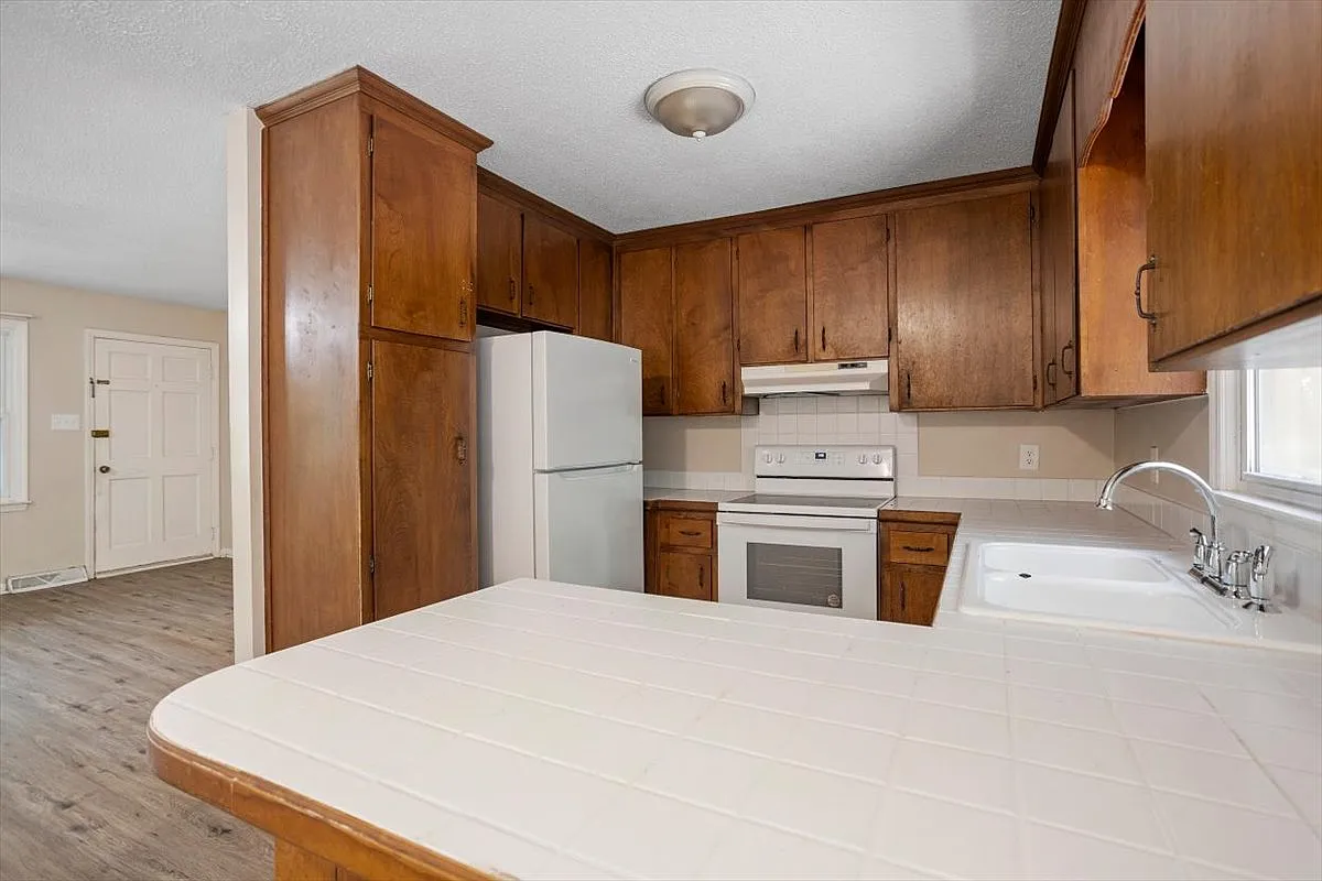 2 bed, 925 sqft, $1,350 — Photo 3