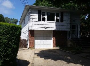17 Spencer Ave, Huntington Station, NY 11746