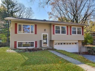 30W235 Argyll Ln, Naperville, IL 60563