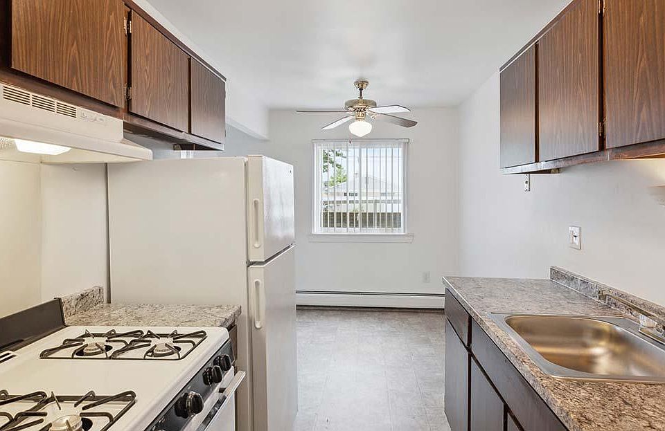 30711 Quinkert St 2 Bedroom, Roseville, MI 48066 Zillow