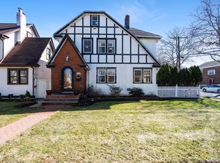 373 1st Street, Mineola, NY 11501