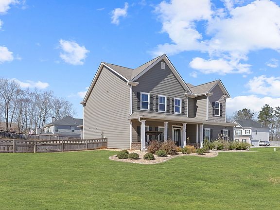 5th image of 15 Hollyhock Ln