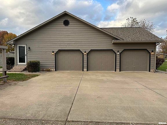 2nd image of 963 S Lake Dr
