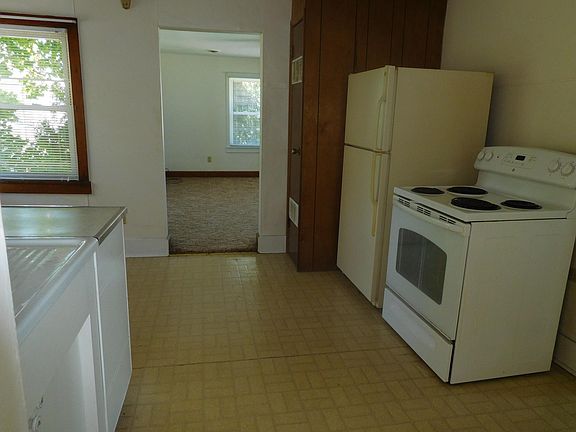 5th image of 133 1/2 5th St NW