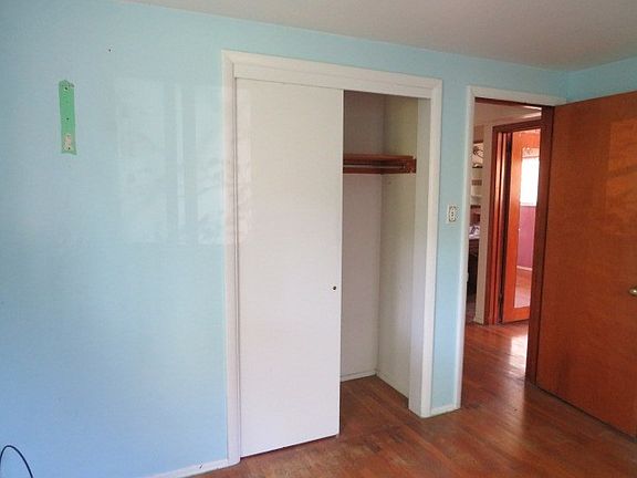 3rd image of 429 Woodrift Ln