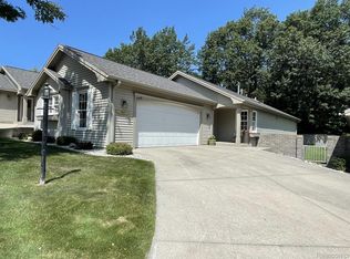 1048 Hemingway Ln, Traverse City, MI 49686