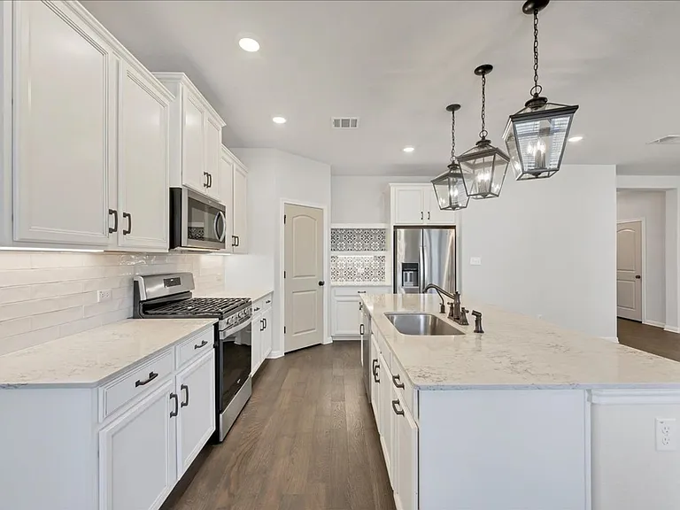 2605 Acoma Ln — Photo 8