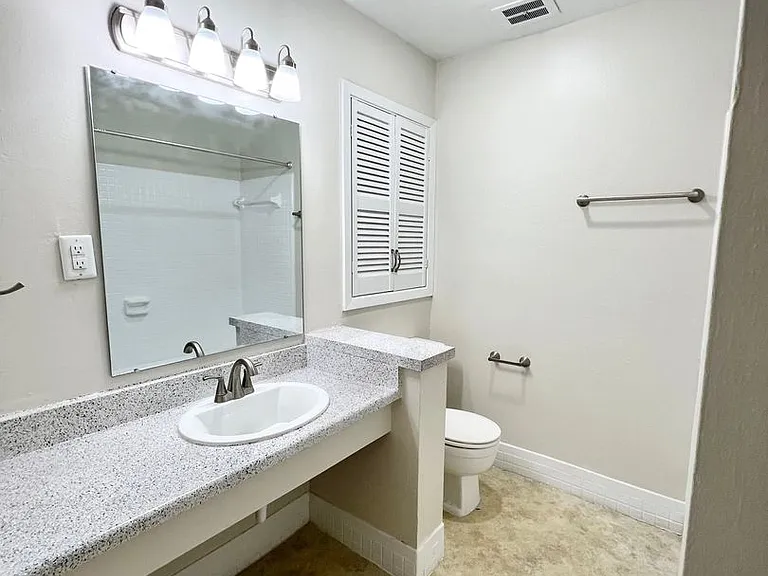 5THBS10 — Photo 11