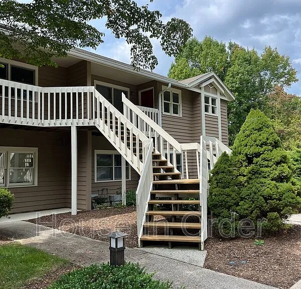 4 Timberlake Dr — Photo 2