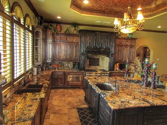 3rd image of 7 Royal Manor Dr