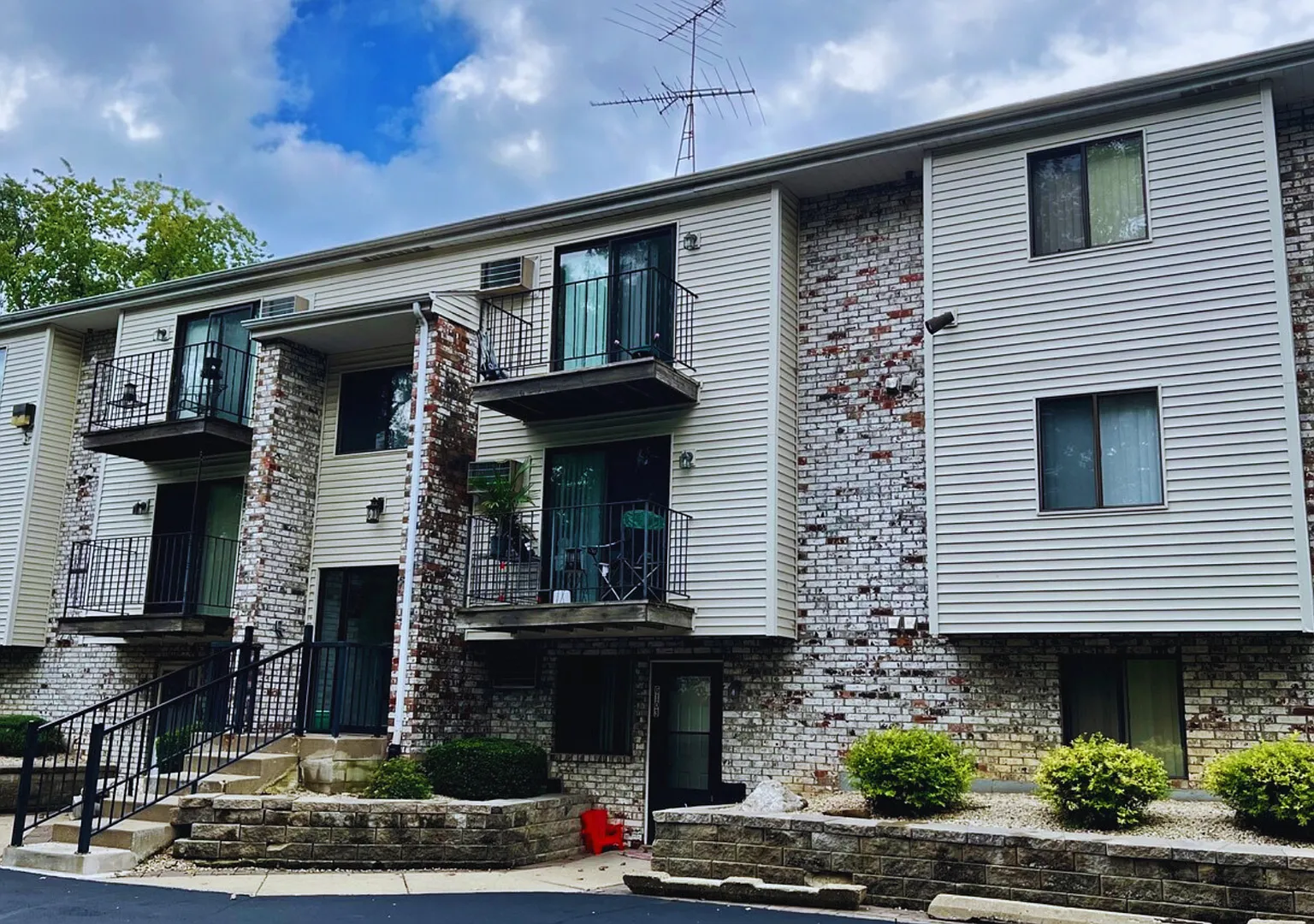 Bristol Apartments — Photo 4