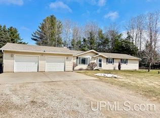 6820 Charles Pl, Escanaba, MI 49829