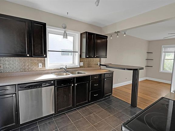 19 Saint Elmo Rd #1, Winnipeg, MB R2M 3H2 | Zillow