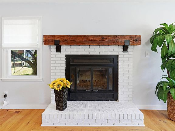 5th image of 224 Rosehaven Dr