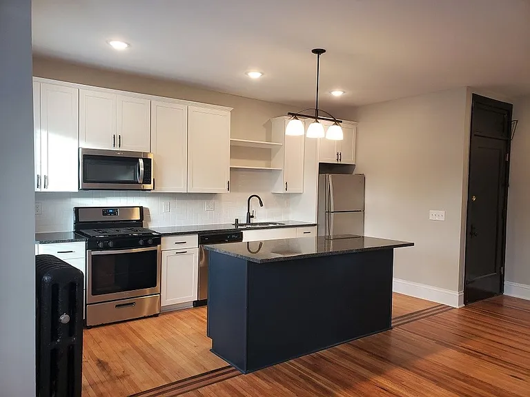 LorWest Flats — Photo 16