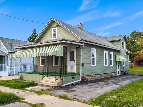 381 Young St Photo 1