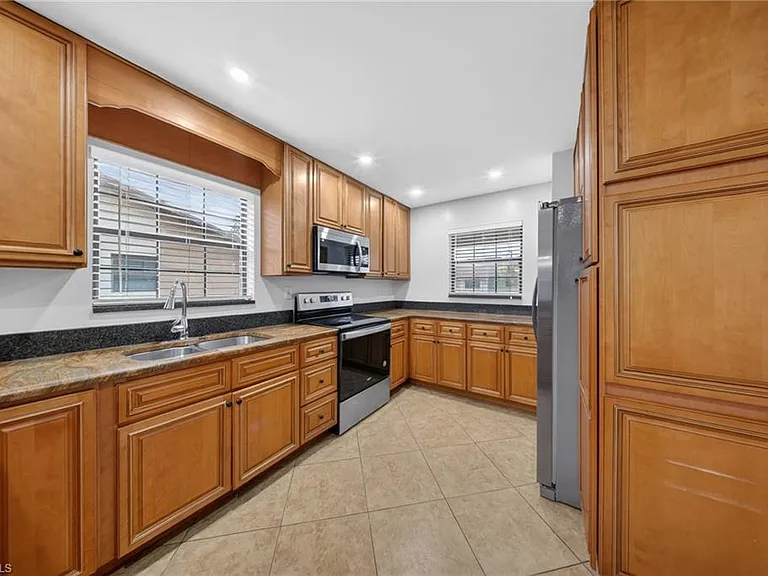 5270 Treetops Dr #J-201 — Photo 5