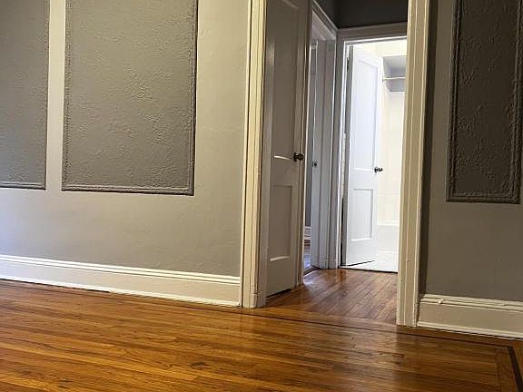 3rd image of 576 Warburton Ave