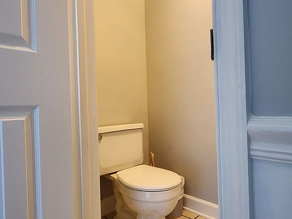 3rd image of 3558 S George Mason Dr