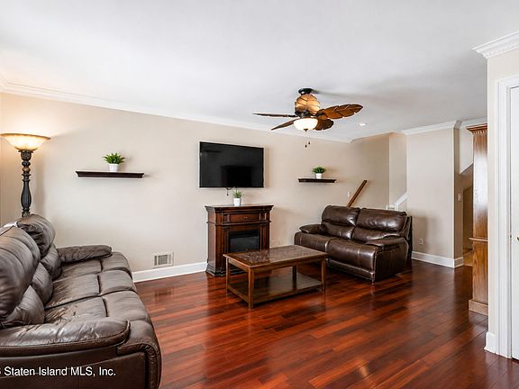 3rd image of 7050 Hylan Blvd