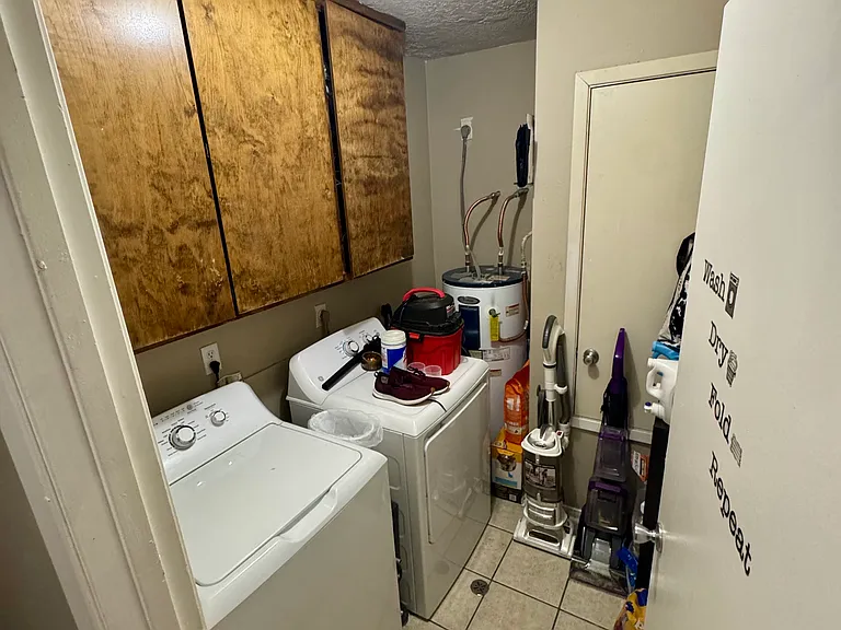 2504 Hickory Dr — Photo 11