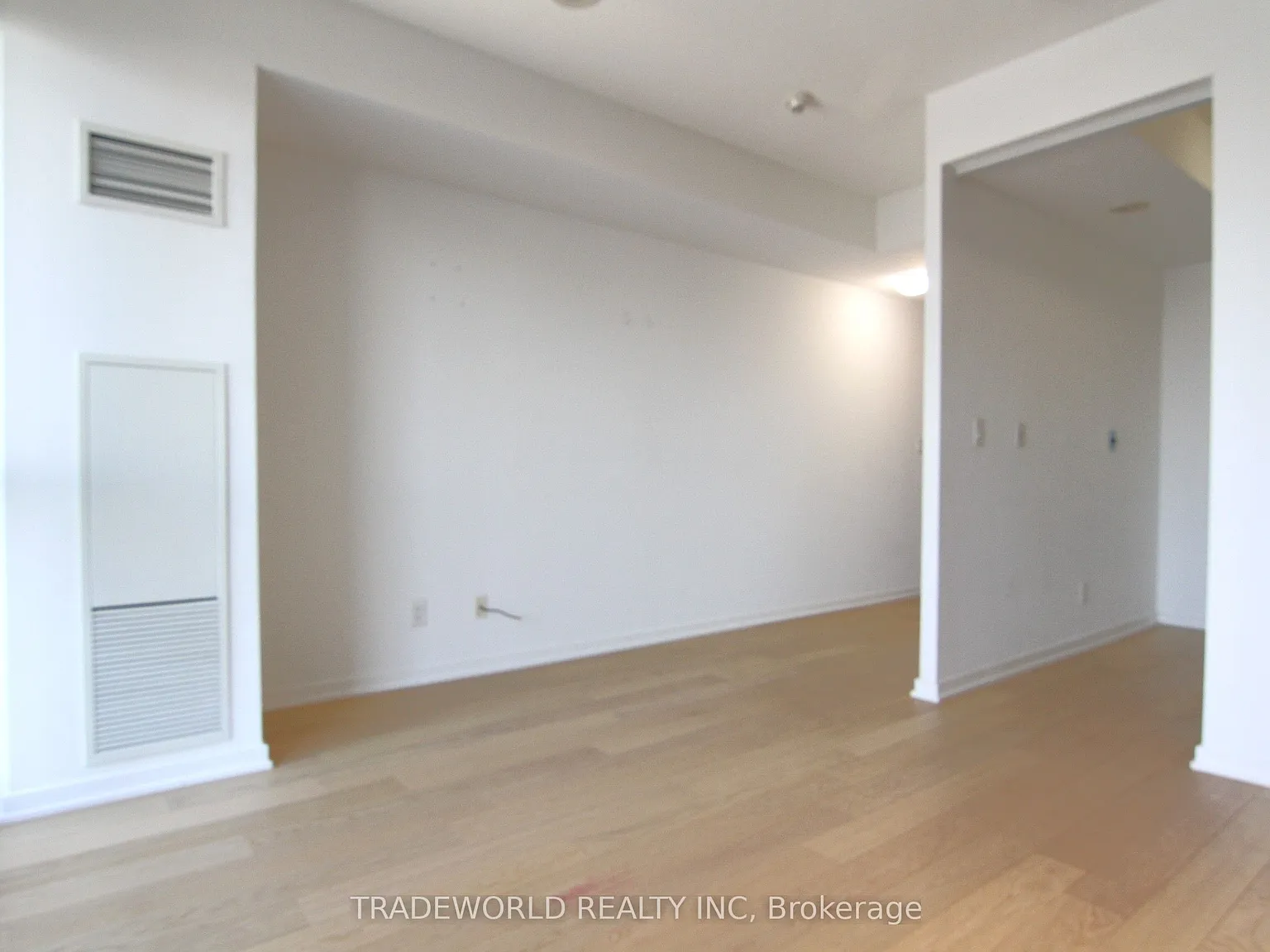 55 Bremner Blvd — Photo 4