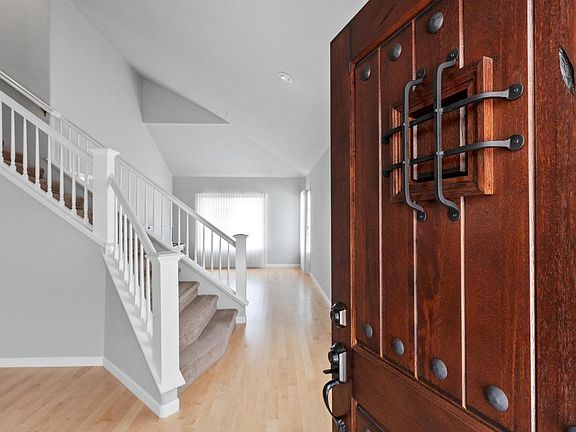 4th image of 35 Adrian Terrace