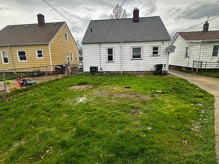 4823 Russell Ave — Photo 2