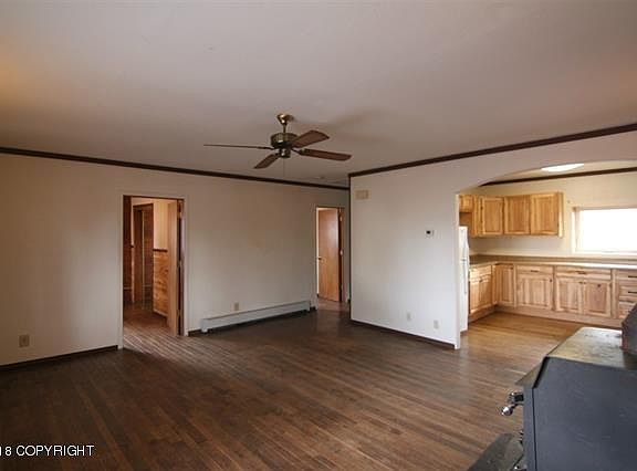 5th image of 819 Andrew St
