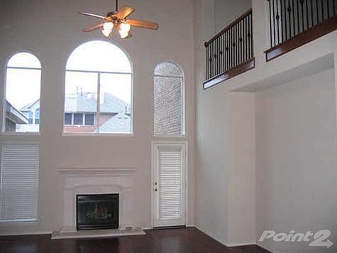 2nd image of 932 Cherry Hill Ln