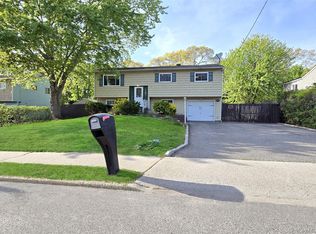 529 Hawkins Rd, Selden, NY 11784
