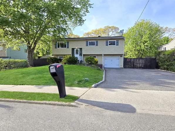 529 Hawkins Road, Selden, NY 11784