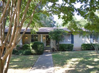 528 Hurstview Dr, Hurst, TX 76053