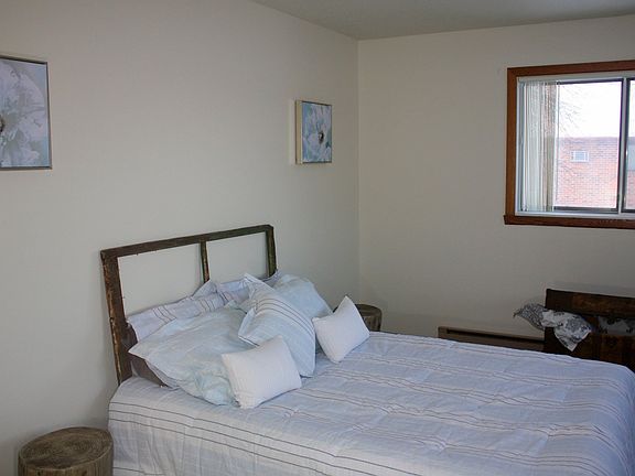 3rd image of 1440-1454 E Gateway Cir #1444-10
