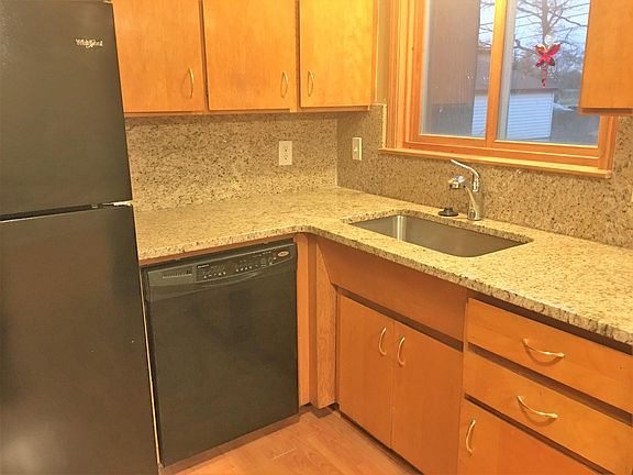 4th image of 32730 Maplewood St