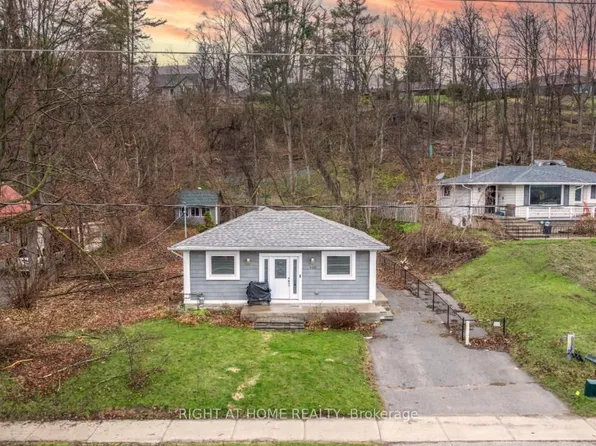 180 Blake St, Barrie, ON L4M 1K3